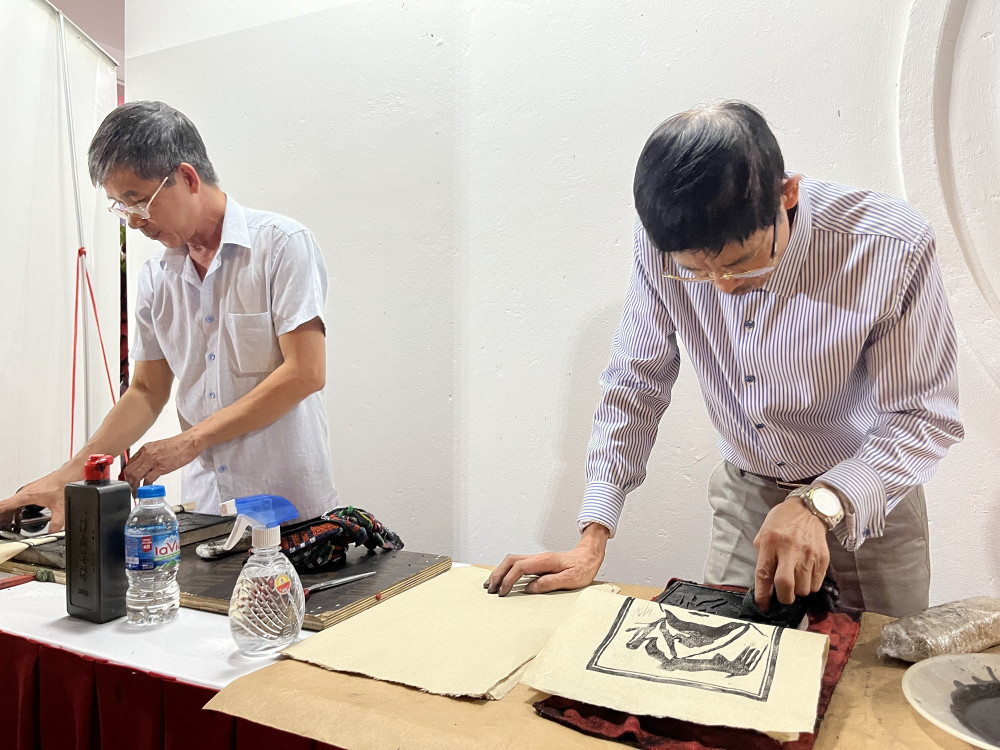Hành Trình Phục Hồi Giấy Dó ở Hà Nội